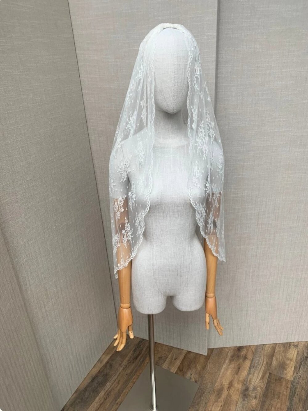 Sabina KW Design New York Lace Veil